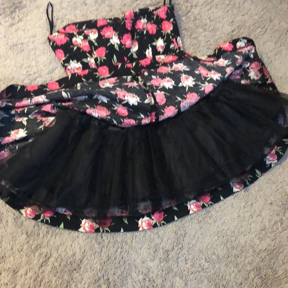 💐🤘Floral Strapless Dress (Size Medium) - Picture 10 of 14